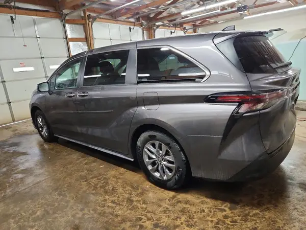 5TDYRKEC4PS139854 2023 TOYOTA SIENNA - Image 2