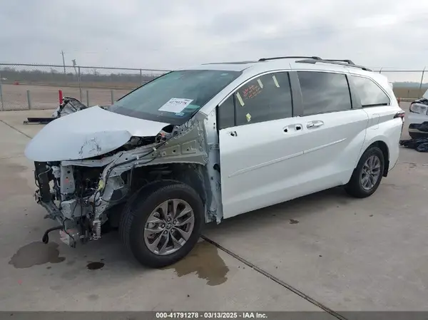 5TDYRKEC4PS141247 2023 TOYOTA SIENNA - Image 2