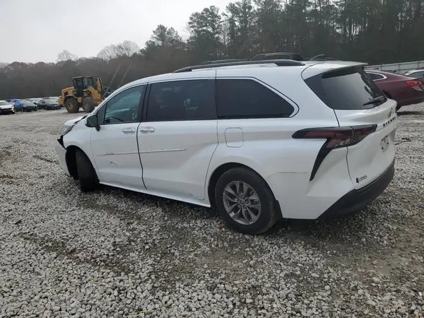 5TDYRKEC4PS143001 2023 TOYOTA SIENNA - Image 2