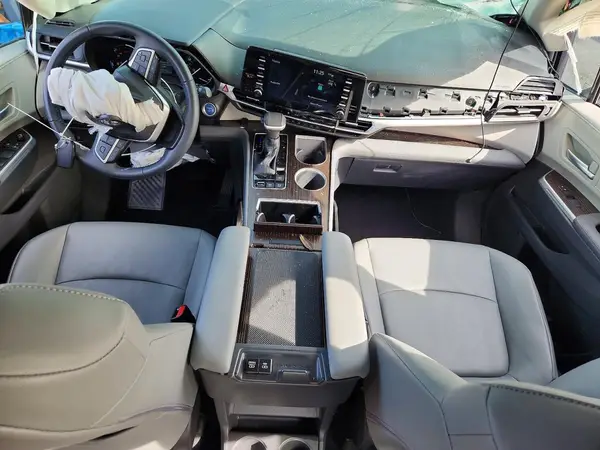 5TDYRKEC4PS143967 2023 TOYOTA SIENNA - Image 8