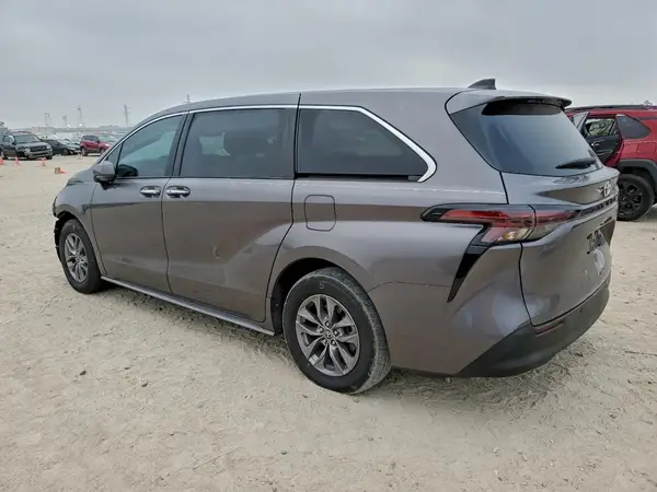 5TDYRKEC4PS144701 2023 TOYOTA SIENNA - Image 2