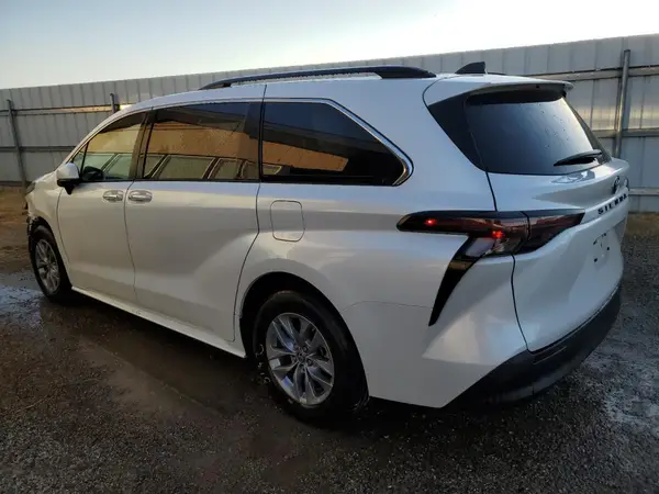 5TDYRKEC4PS155438 2023 TOYOTA SIENNA - Image 2