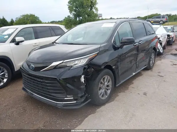 5TDYRKEC4PS156282 2023 TOYOTA SIENNA - Image 2