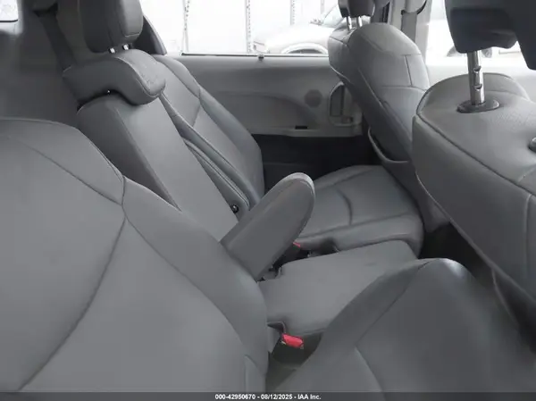 5TDYRKEC4PS156282 2023 TOYOTA SIENNA - Image 8