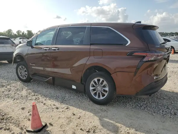 5TDYRKEC4PS159117 2023 TOYOTA SIENNA - Image 2