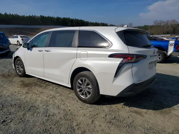 5TDYRKEC4PS171722 2023 TOYOTA SIENNA - Image 2