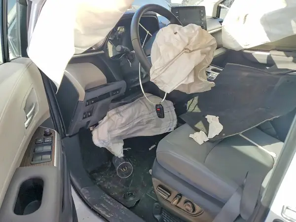 5TDYRKEC4PS171722 2023 TOYOTA SIENNA - Image 8