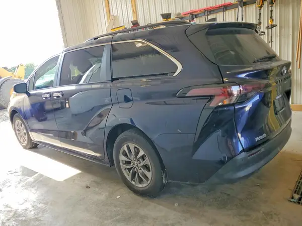 5TDYRKEC4PS172742 2023 TOYOTA SIENNA - Image 2