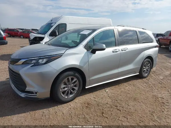 5TDYRKEC4RS190323 2024 TOYOTA SIENNA - Image 2