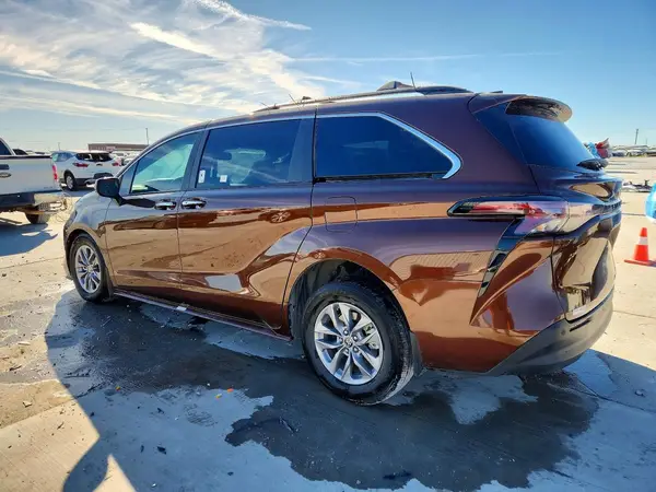 5TDYRKEC4RS202552 2024 TOYOTA SIENNA - Image 2