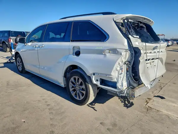 5TDYRKEC4RS203409 2024 TOYOTA SIENNA - Image 2