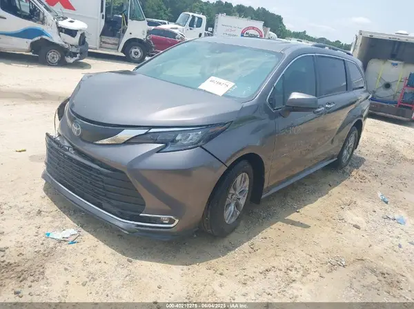5TDYRKEC4RS204737 2024 TOYOTA SIENNA - Image 2