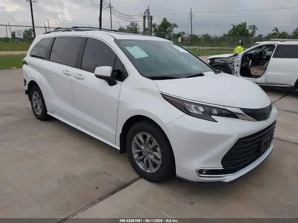 5TDYRKEC4RS206973 2024 TOYOTA SIENNA - Image 1