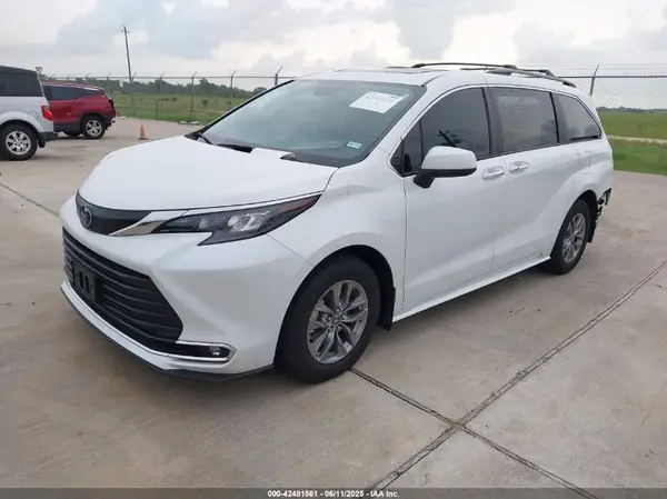 5TDYRKEC4RS206973 2024 TOYOTA SIENNA - Image 2