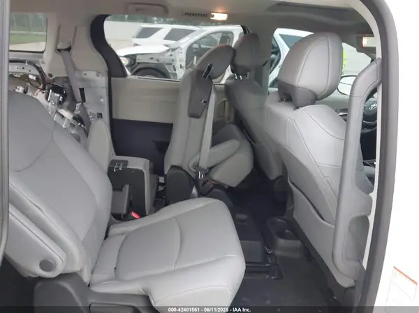5TDYRKEC4RS206973 2024 TOYOTA SIENNA - Image 8