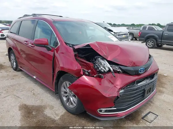 5TDYRKEC4RS209579 2024 TOYOTA SIENNA - Image 1