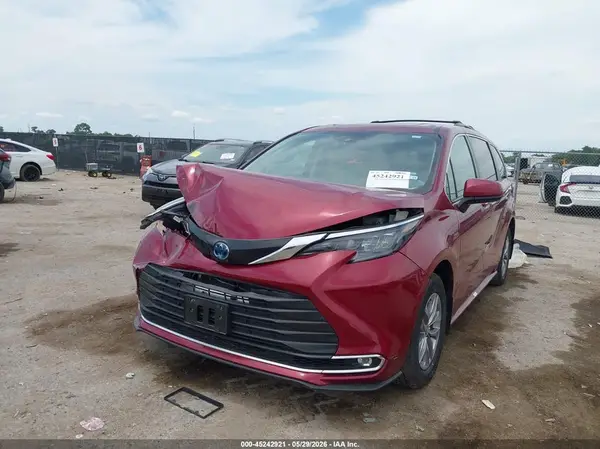 5TDYRKEC4RS209579 2024 TOYOTA SIENNA - Image 2