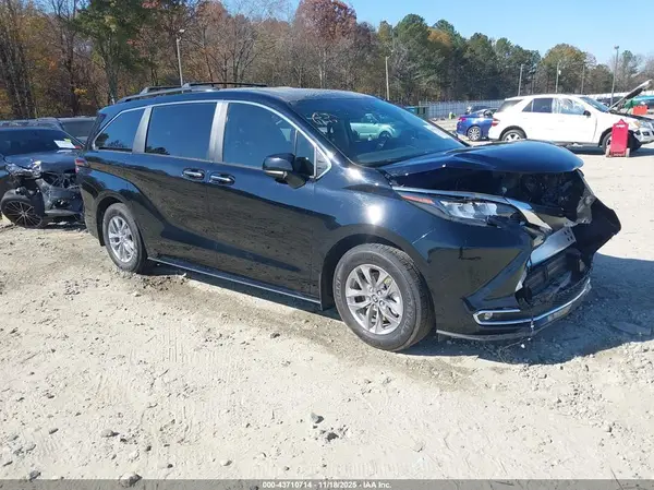 5TDYRKEC4RS211025 2024 TOYOTA SIENNA - Image 1