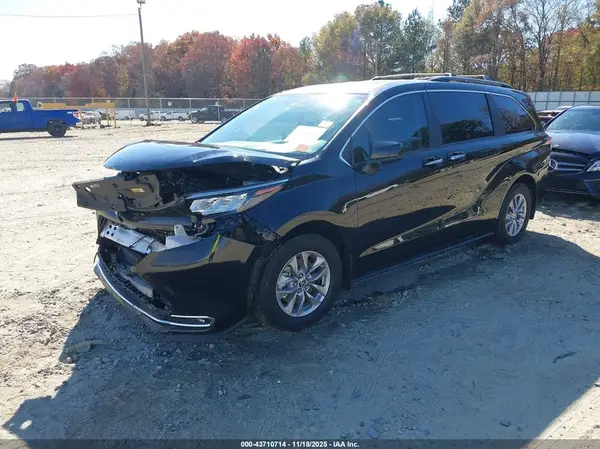 5TDYRKEC4RS211025 2024 TOYOTA SIENNA - Image 2