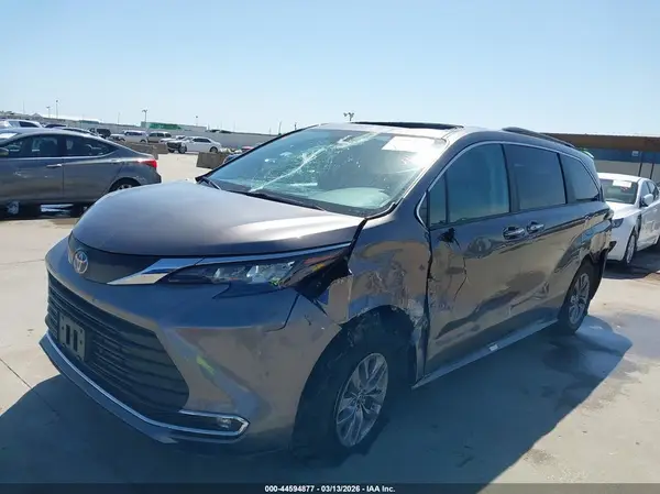 5TDYRKEC4RS211932 2024 TOYOTA SIENNA - Image 2