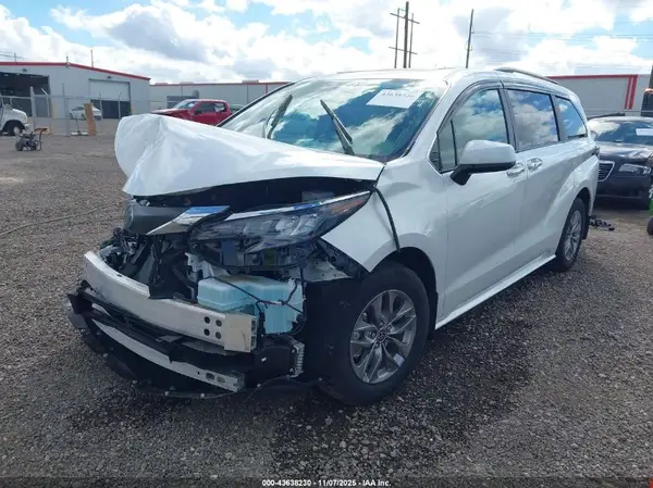 5TDYRKEC4RS221246 2024 TOYOTA SIENNA - Image 2