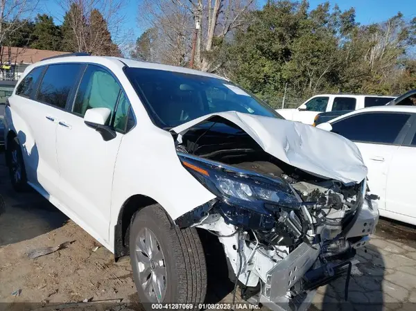 5TDYRKEC4RS221926 2024 TOYOTA SIENNA - Image 1