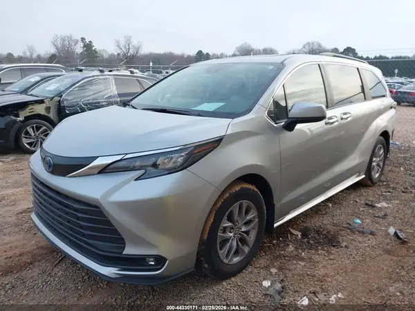 5TDYRKEC4SS227585 2025 TOYOTA SIENNA - Image 2