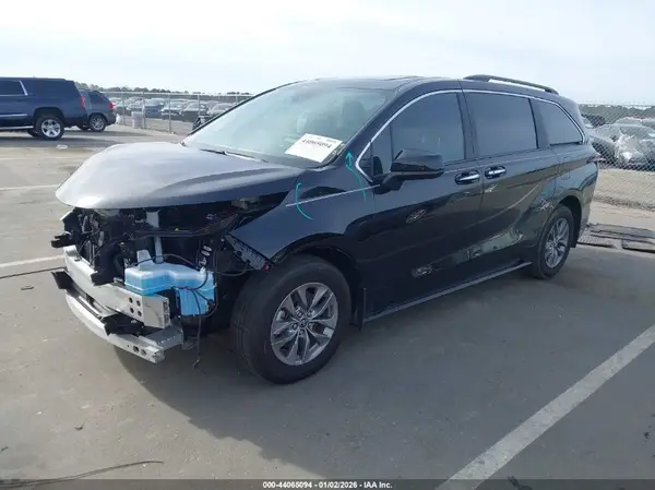 5TDYRKEC4SS235976 2025 TOYOTA SIENNA - Image 2