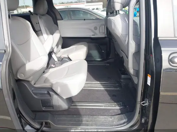 5TDYRKEC4SS235976 2025 TOYOTA SIENNA - Image 8