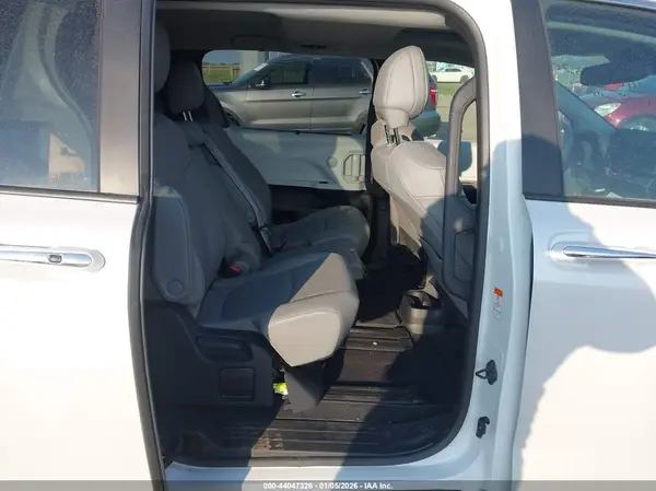 5TDYRKEC4SS243737 2025 TOYOTA SIENNA - Image 8