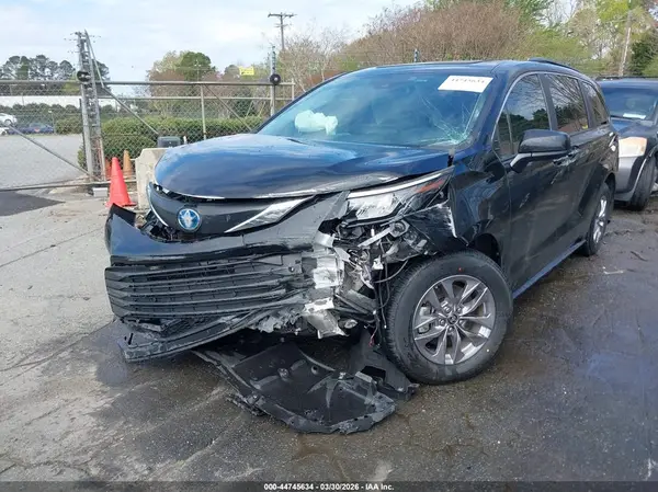 5TDYRKEC4SS244614 2025 TOYOTA SIENNA - Image 2