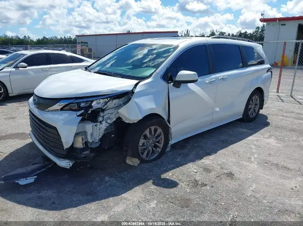 5TDYRKEC4SS249344 2025 TOYOTA SIENNA - Image 2