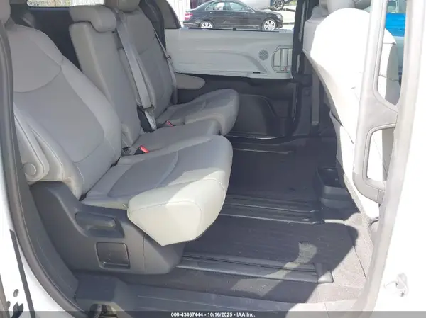 5TDYRKEC4SS249344 2025 TOYOTA SIENNA - Image 8