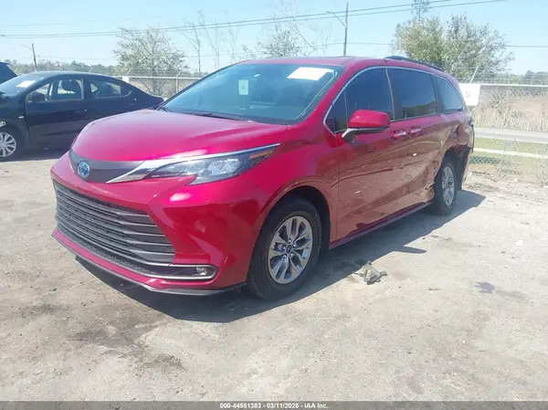 5TDYRKEC4SS252812 2025 TOYOTA SIENNA - Image 2