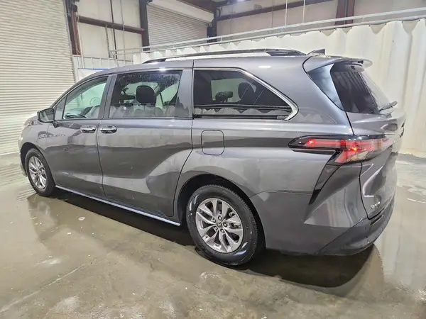 5TDYRKEC4SS259873 2025 TOYOTA SIENNA - Image 2