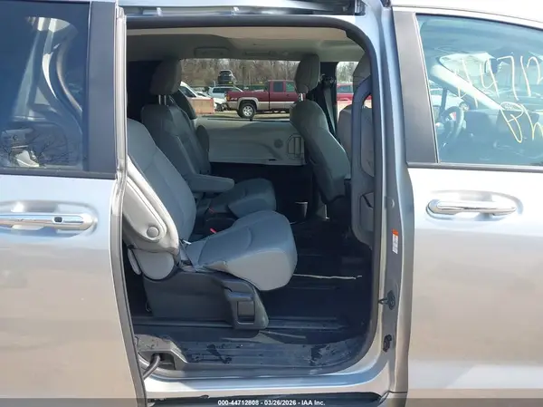 5TDYRKEC4SS262532 2025 TOYOTA SIENNA - Image 8