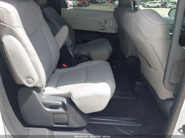 5TDYRKEC4SS267312 2025 TOYOTA SIENNA - Image 8