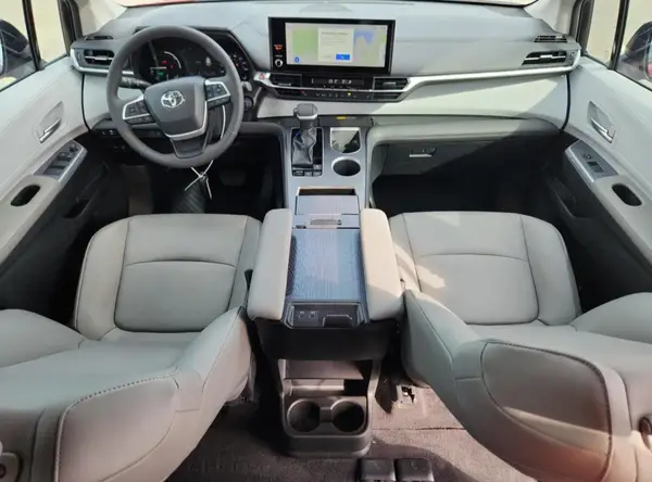 5TDYRKEC4SS275877 2025 TOYOTA SIENNA - Image 8