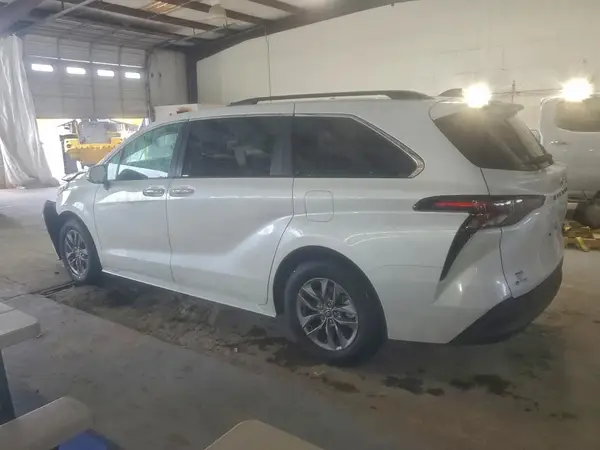 5TDYRKEC4SS277676 2025 TOYOTA SIENNA - Image 2
