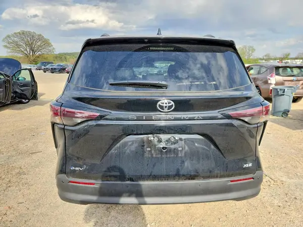 2026 TOYOTA SIENNA auction photo 6