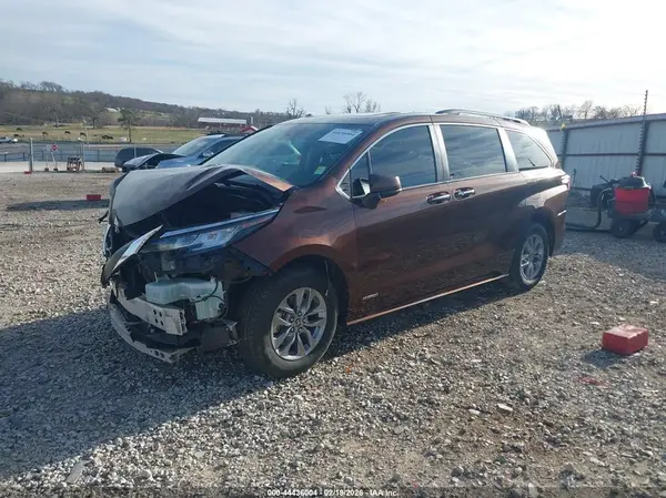 5TDYRKEC5MS002451 2021 TOYOTA SIENNA - Image 2
