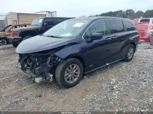 5TDYRKEC5MS003826 2021 TOYOTA SIENNA - Image 2