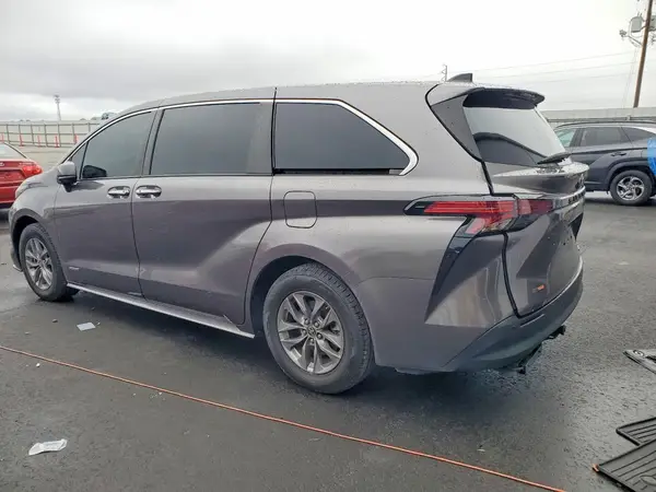 5TDYRKEC5MS004300 2021 TOYOTA SIENNA - Image 2