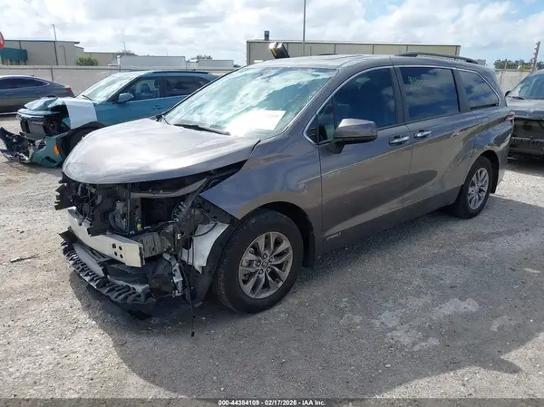 5TDYRKEC5MS005155 2021 TOYOTA SIENNA - Image 2
