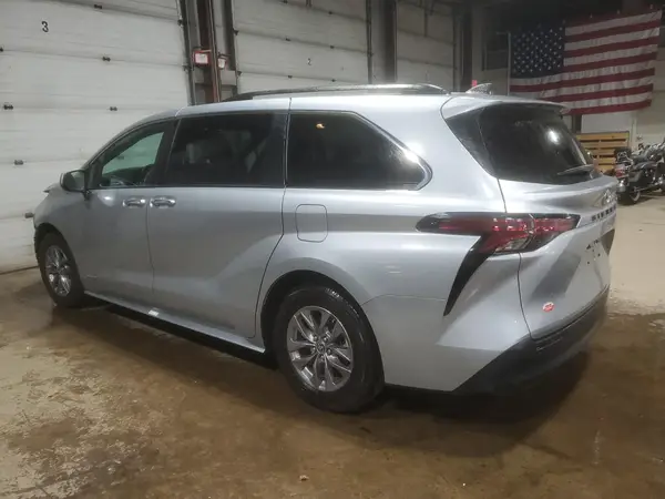 5TDYRKEC5MS007035 2021 TOYOTA SIENNA - Image 2