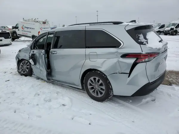 5TDYRKEC5MS035742 2021 TOYOTA SIENNA - Image 2