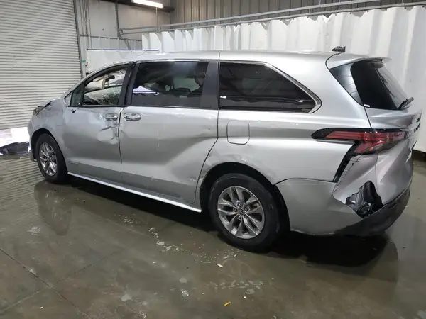 5TDYRKEC5MS054064 2021 TOYOTA SIENNA - Image 2