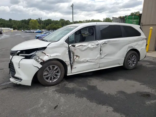 5TDYRKEC5MS057157 2021 TOYOTA SIENNA - Image 1
