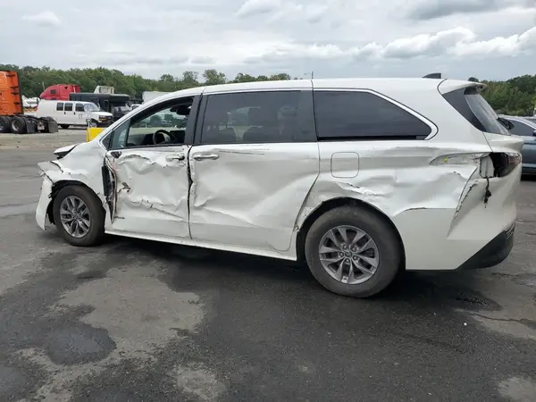 5TDYRKEC5MS057157 2021 TOYOTA SIENNA - Image 2