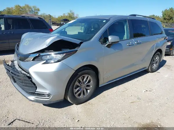 5TDYRKEC5MS058583 2021 TOYOTA SIENNA - Image 2